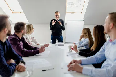 Piotr Łazorko. Tłumacz Przysięgły Języka Angielskiego | Kursy Językowe